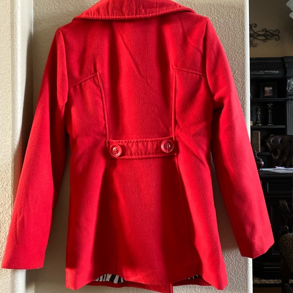 Red Coat. - Picture 2 of 4